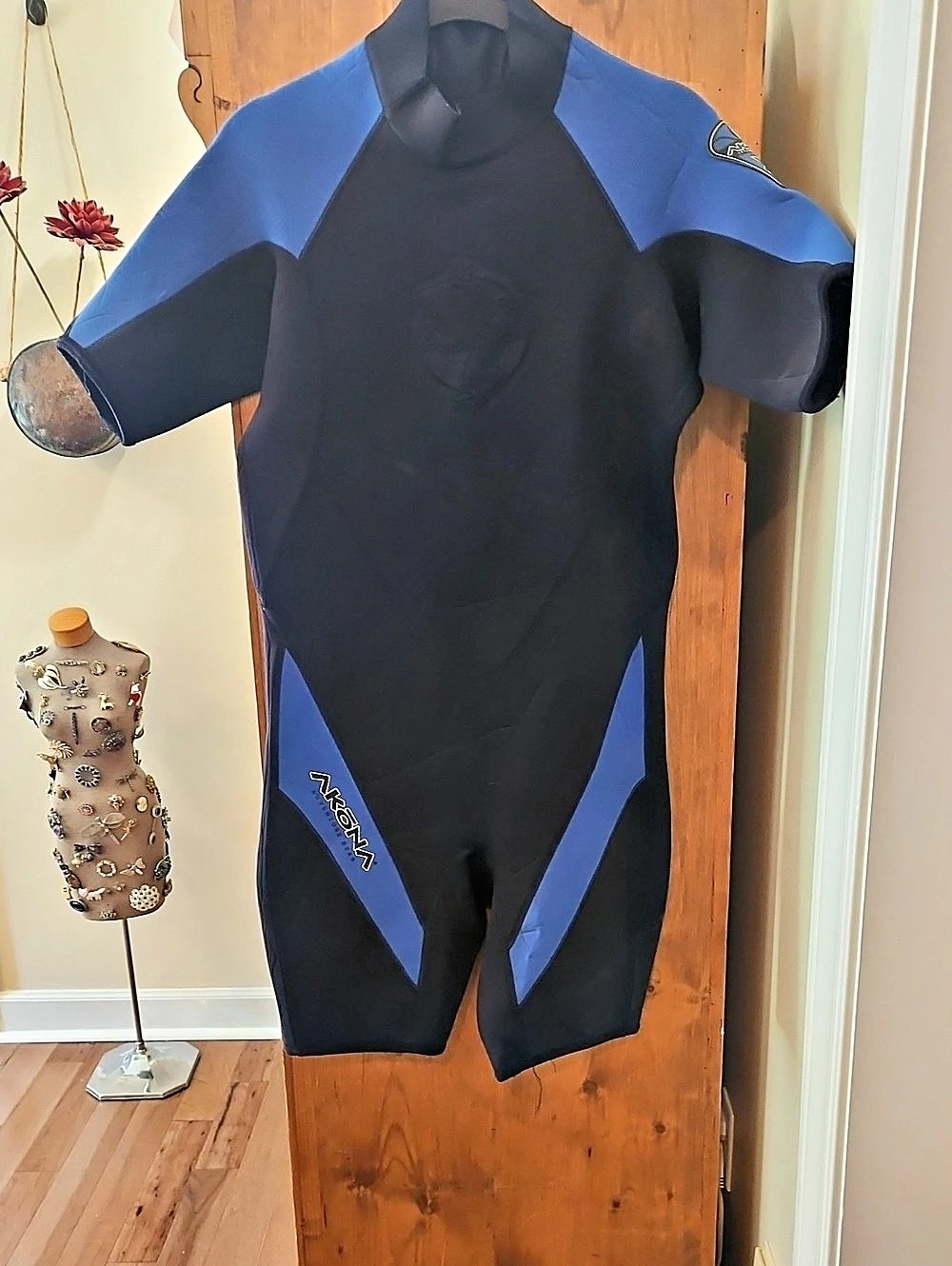 Akona Adventure Gear Shorty Wetsuit Black & Blue Men's Large